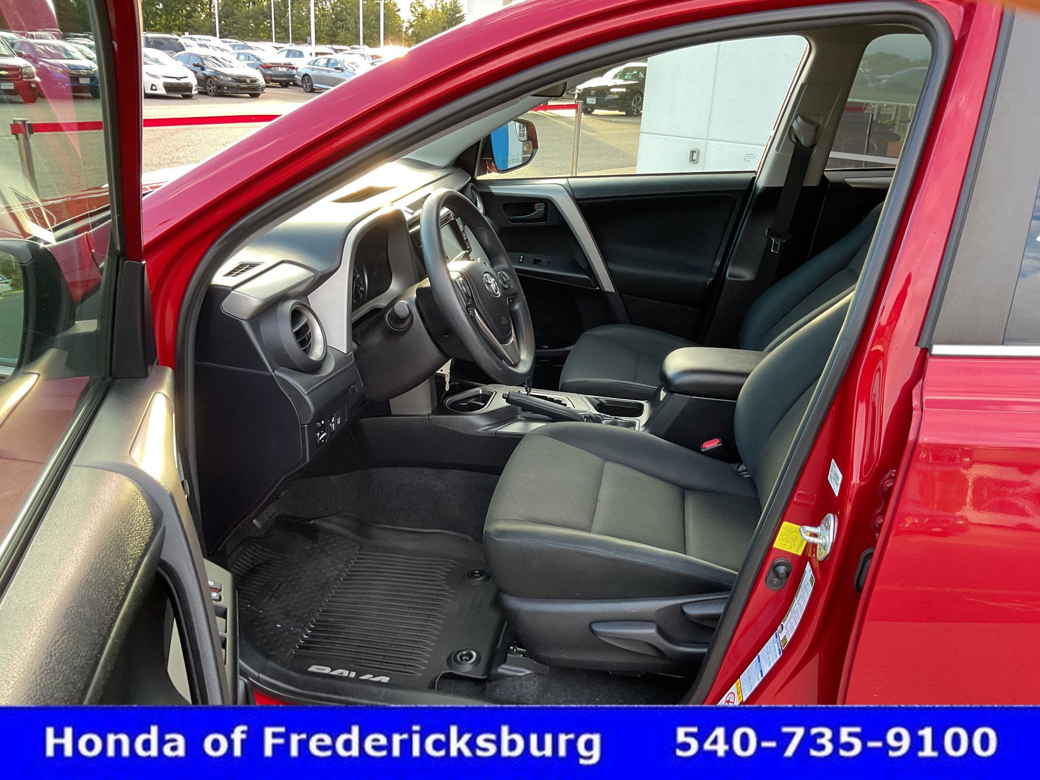 Used 2017 Toyota RAV4 LE AWD/4WD image 29