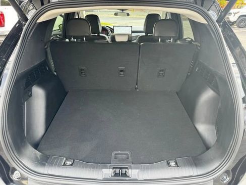 Used 2023 Ford Escape SE image 18