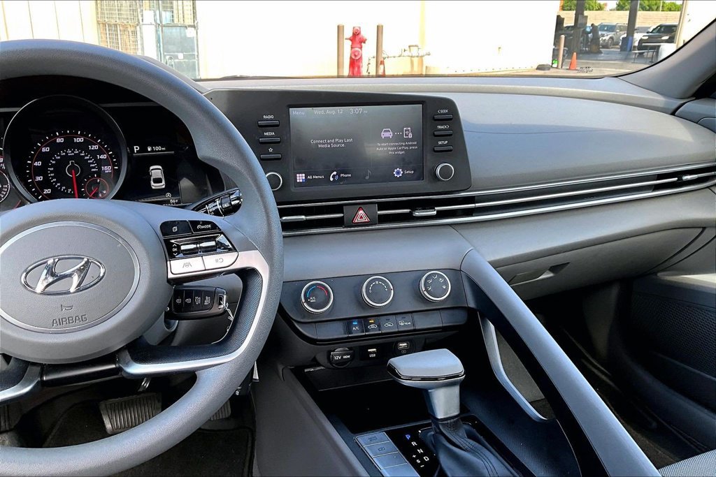 Certified 2023 Hyundai Elantra SE FWD image 8