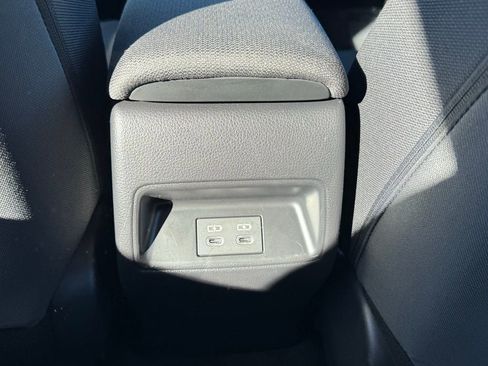 Used 2025 Toyota Corolla LE image 12