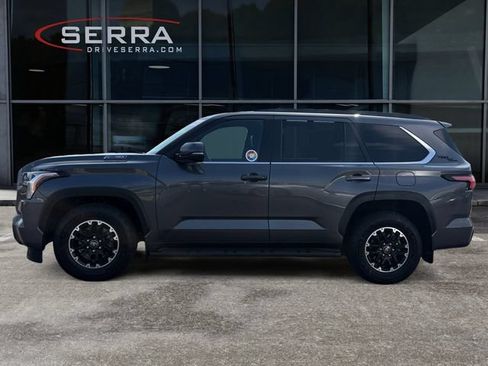 Used 2025 Toyota Sequoia 4WD image 2