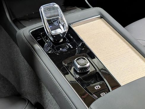 Used 2025 Volvo XC90 B5 Plus w/ Protection Package Premier image 31