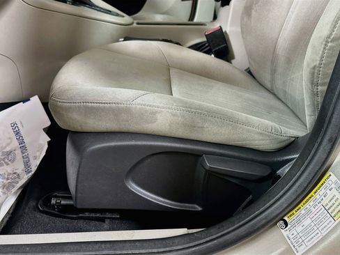 Used 2017 Ford Focus SE FWD image 19