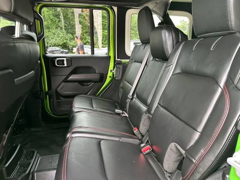 Used 2025 Jeep Wrangler Unlimited Rubicon AWD/4WD image 18