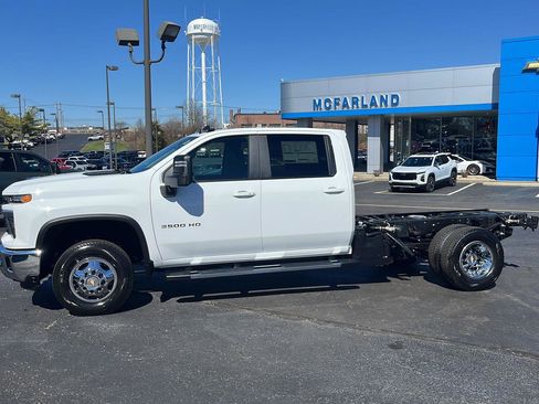 New 2026 Chevrolet Silverado 3500 LT w/ Convenience Package image 2