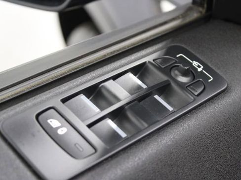 Used 2019 Land Rover Discovery Sport HSE Luxury image 11