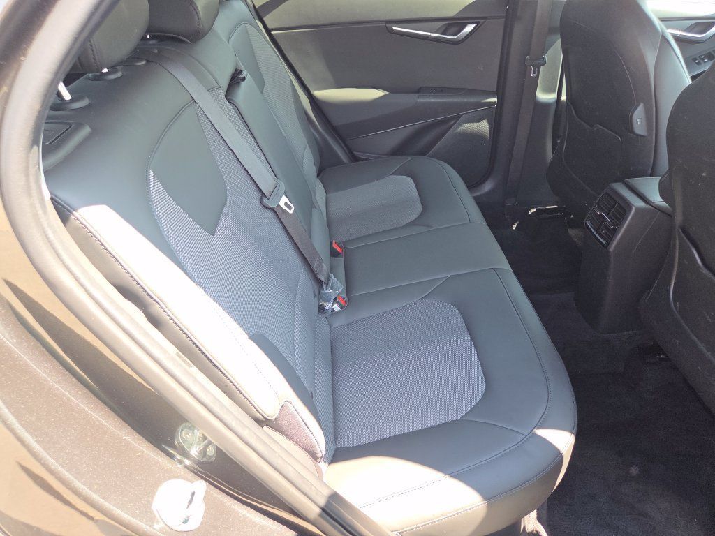 Used 2023 Kia Niro EX FWD image 5