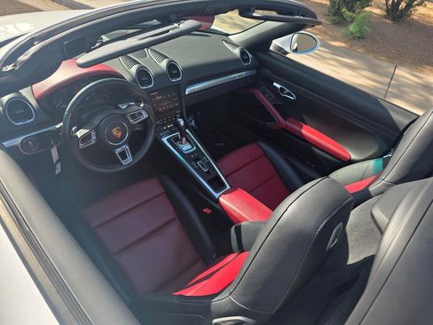 Used 2017 Porsche 718 Boxster RWD image 22