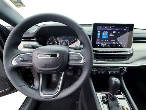 Used 2023 Jeep Compass Limited image 13