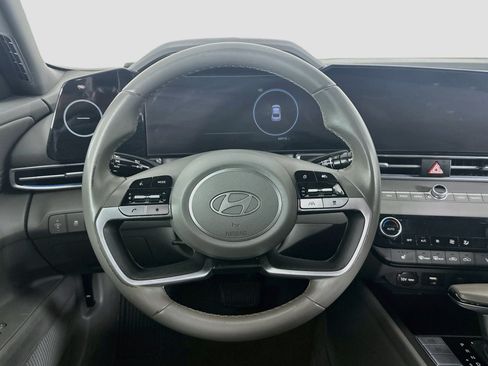 Used 2025 Hyundai Elantra SEL FWD image 18
