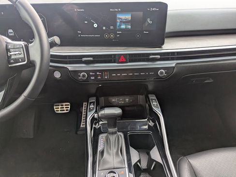 Certified 2024 Kia Sorento SX image 13
