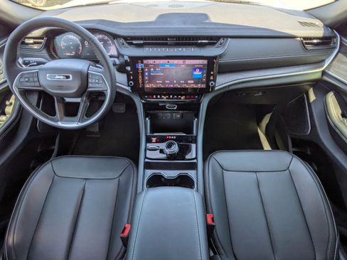 New 2026 Jeep Grand Cherokee L Limited AWD/4WD image 17
