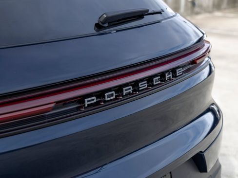 Certified 2024 Porsche Cayenne AWD/4WD image 19