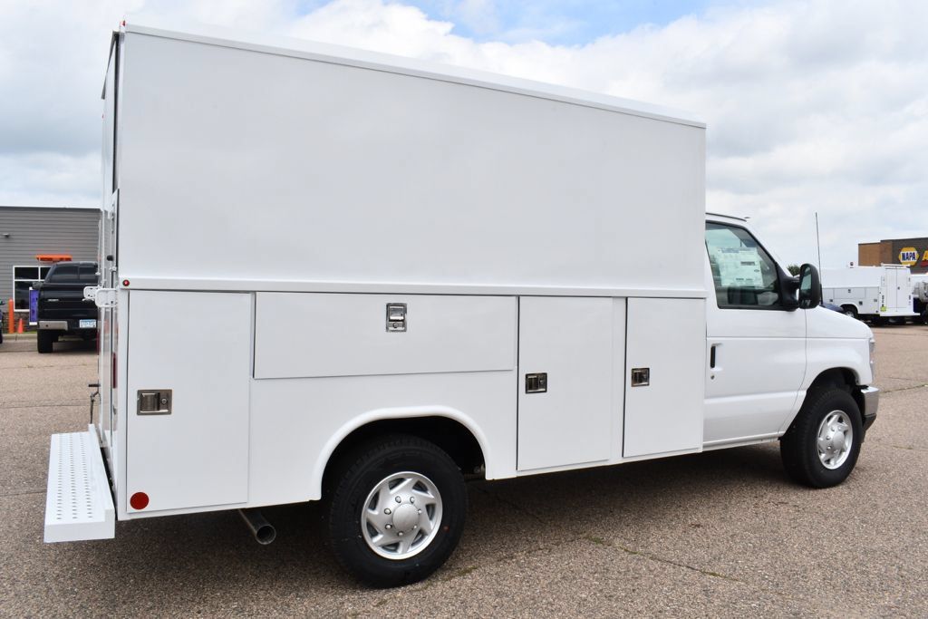 New 2026 Ford E-350 and Econoline 350 Super Duty w/ Power Equipment Group RWD image 11