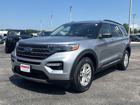 Used 2023 Ford Explorer XLT w/ Equipment Group 202A AWD/4WD image 2