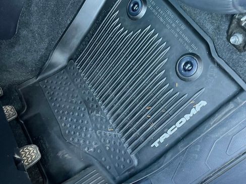 Used 2018 Toyota Tacoma TRD Off-Road w/ TRD Premium Off Road Package image 51