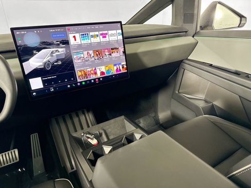 Used 2025 Tesla Cybertruck Cyberbeast AWD/4WD image 23