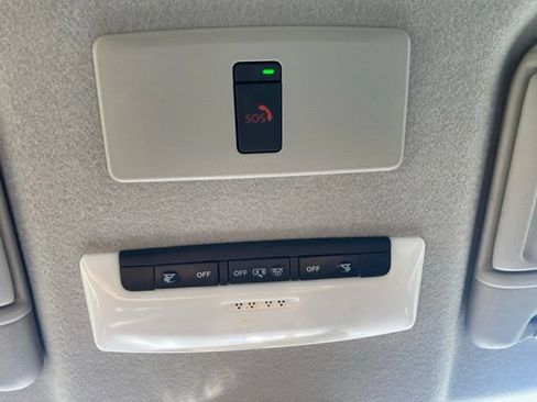 Used 2023 Nissan Kicks SR w/ SR Premium Package FWD image 14