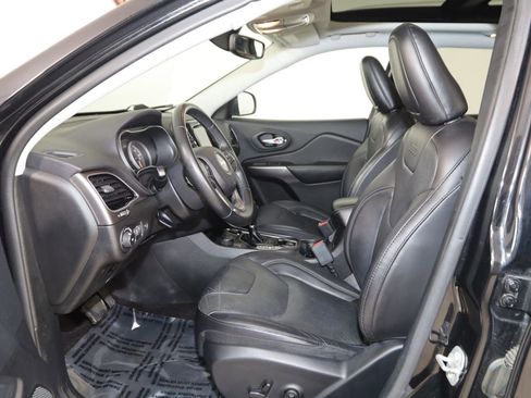 Used 2019 Jeep Cherokee Limited AWD/4WD image 12