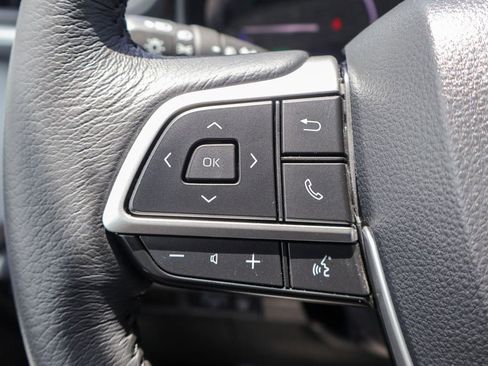 Used 2025 Toyota Sienna XLE FWD image 15