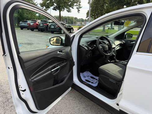 Used 2017 Ford Escape SE FWD image 9