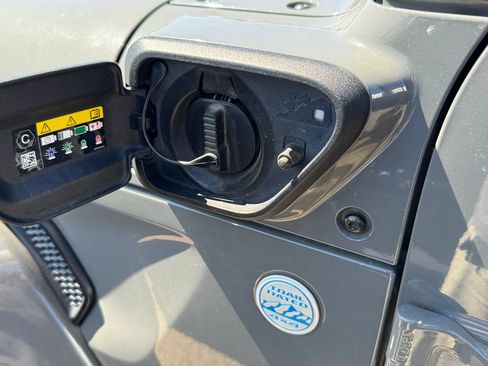 Used 2022 Jeep Wrangler Unlimited Sahara AWD/4WD image 8