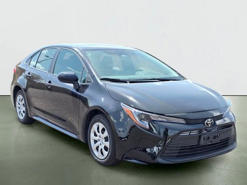 Used 2024 Toyota Corolla LE FWD image 7