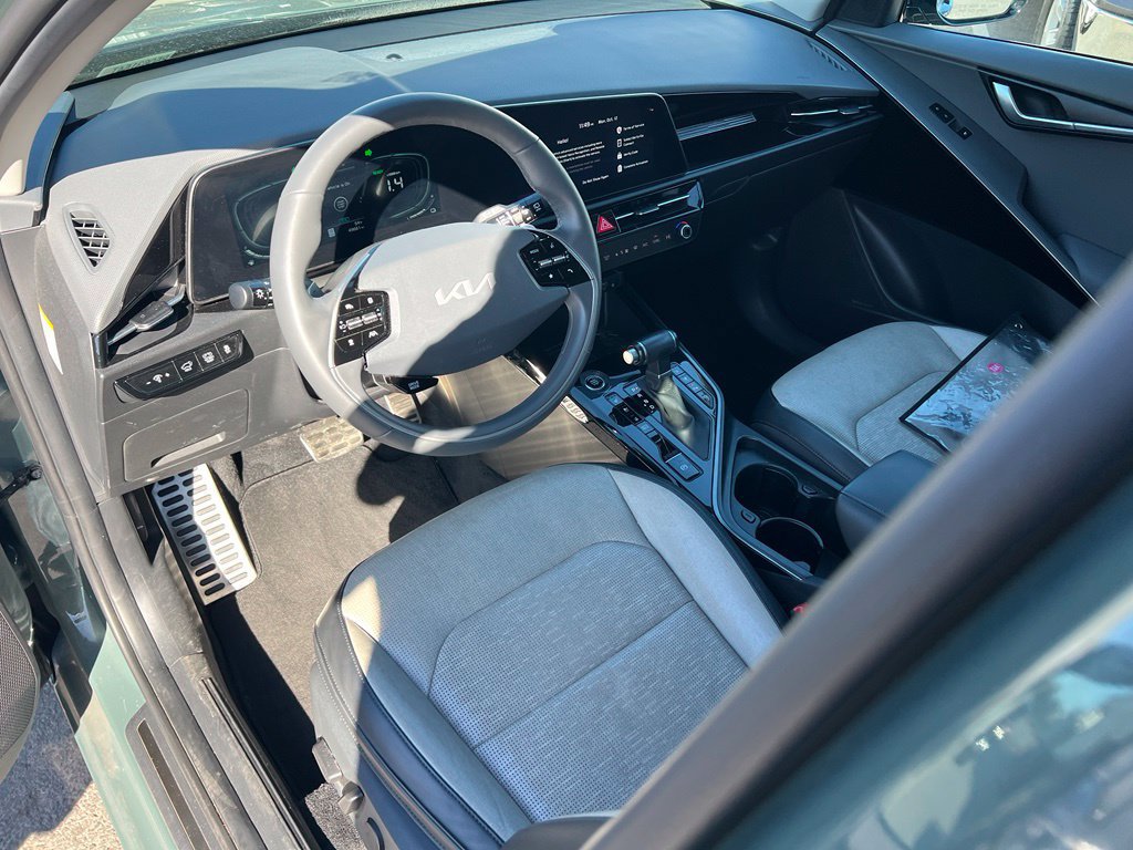 Certified 2023 Kia Niro SX Touring FWD image 12