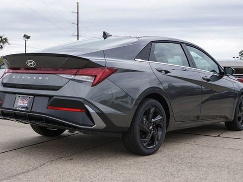 New 2026 Hyundai Elantra SEL Sport Premium FWD image 4