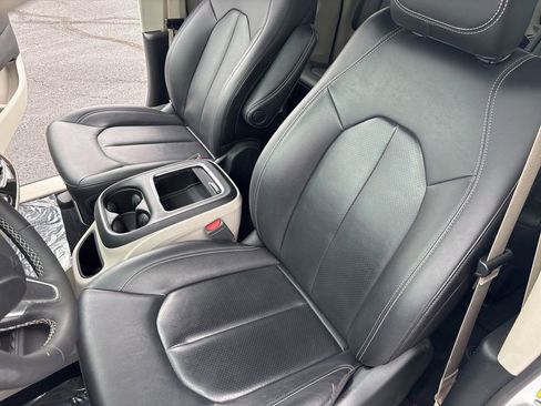 Used 2024 Chrysler Pacifica Touring-L w/ Road Tripper Package FWD image 49