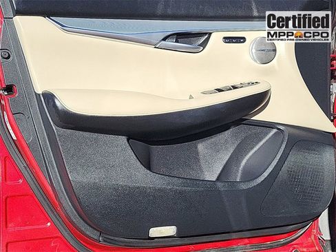 Used 2022 INFINITI QX50 Sensory image 6