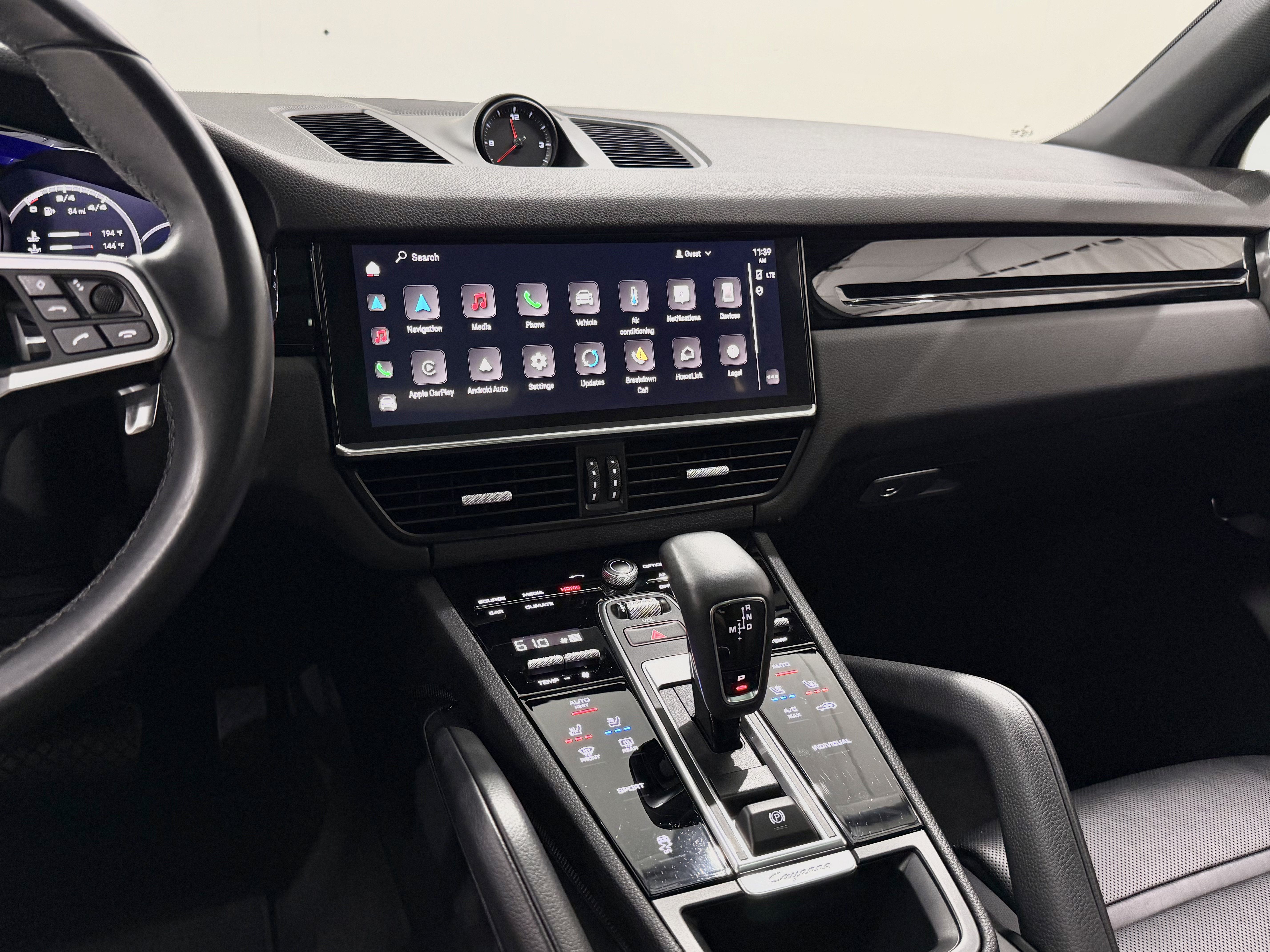 Certified 2023 Porsche Cayenne w/ Premium Package AWD/4WD image 36