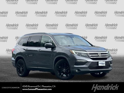 Used 2017 Honda Pilot Touring image 1