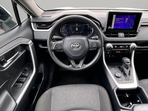 Used 2025 Toyota RAV4 XLE AWD/4WD image 4