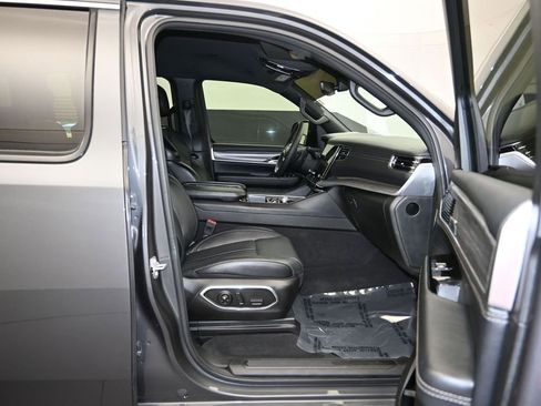 Used 2024 Jeep Wagoneer L Series II RWD image 26