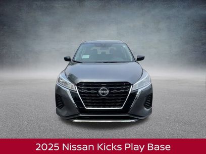 New 2025 Nissan Kicks Play S