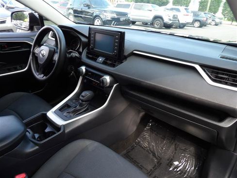 Used 2019 Toyota RAV4 LE image 14