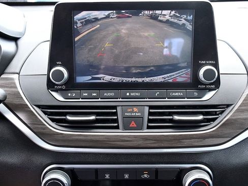 Used 2025 Nissan Altima 2.5 SV image 25