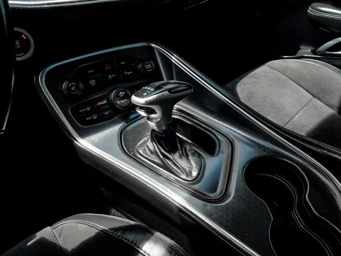 Used 2015 Dodge Challenger R/T Scat Pack w/ Scat Pack Appearance Package RWD image 21