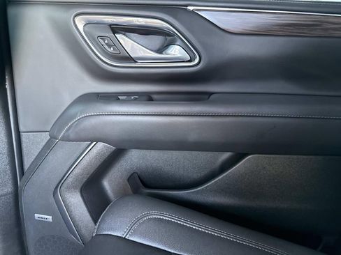 Used 2022 Chevrolet Suburban LT image 17