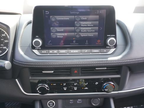 Used 2023 Nissan Rogue S FWD image 17