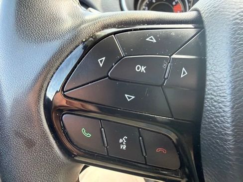Used 2021 Jeep Cherokee Latitude Plus FWD image 35
