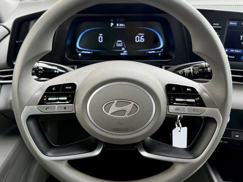 Used 2024 Hyundai Elantra SE image 15