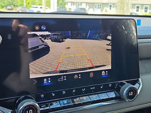 New 2026 Chevrolet Colorado ZR2 w/ Technology Package AWD/4WD image 9