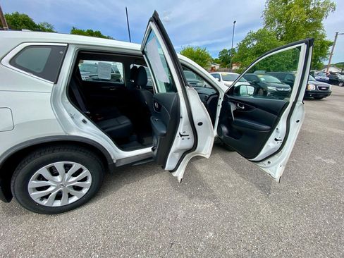 Used 2018 Nissan Rogue S AWD/4WD image 11