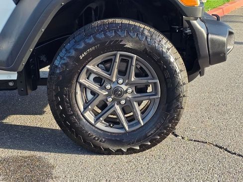 Used 2025 Jeep Wrangler Unlimited Sport AWD/4WD image 8