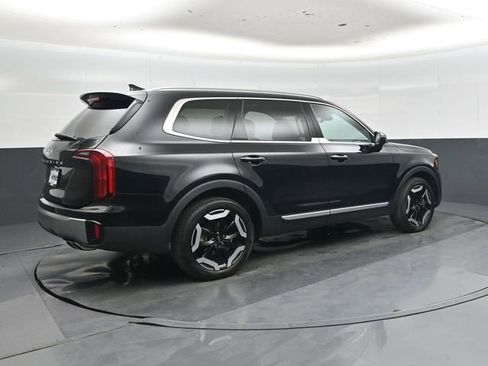 Used 2025 Kia Telluride S FWD image 4