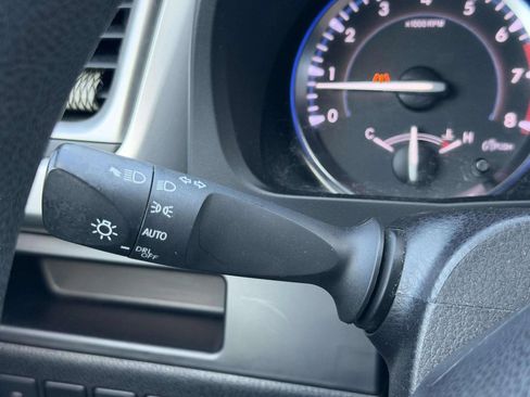 Used 2015 Toyota Highlander LE AWD/4WD image 37