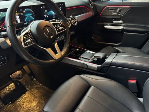Used 2021 Mercedes-Benz GLB 250 w/ Premium Package image 10