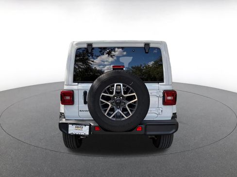 Used 2025 Jeep Wrangler Unlimited Sahara AWD/4WD image 10